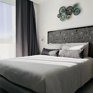 By Promenade And Apartment Sliema