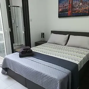 And Cosy Close To Seafront Apartment Sliema